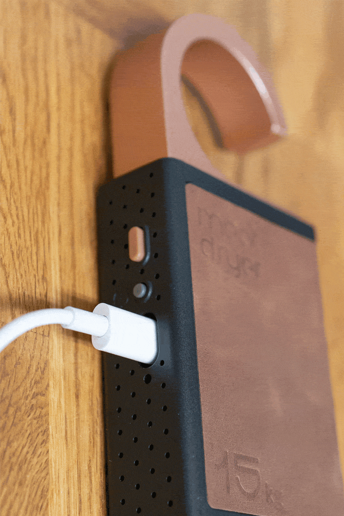 Meatdryer hook charging via USB with flashing white light